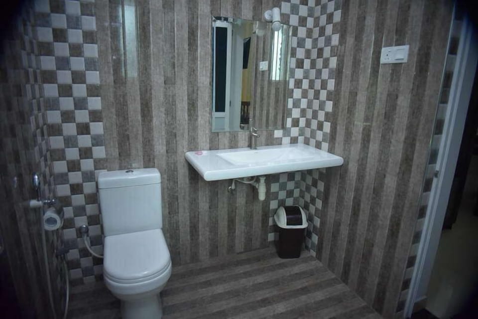 Deluxe Double Room | Individually decorated, individually furnished, desk, soundproofing