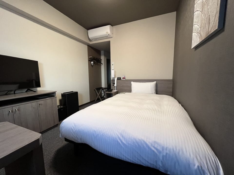 Desk, iron/ironing board (on request), WiFi (free), bed sheets