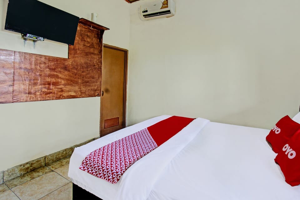 Deluxe Double Room | In-room safe, desk, laptop workspace, WiFi (free)