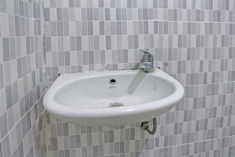 Deluxe Double Room | Bathroom | Shower, towels, toilet paper