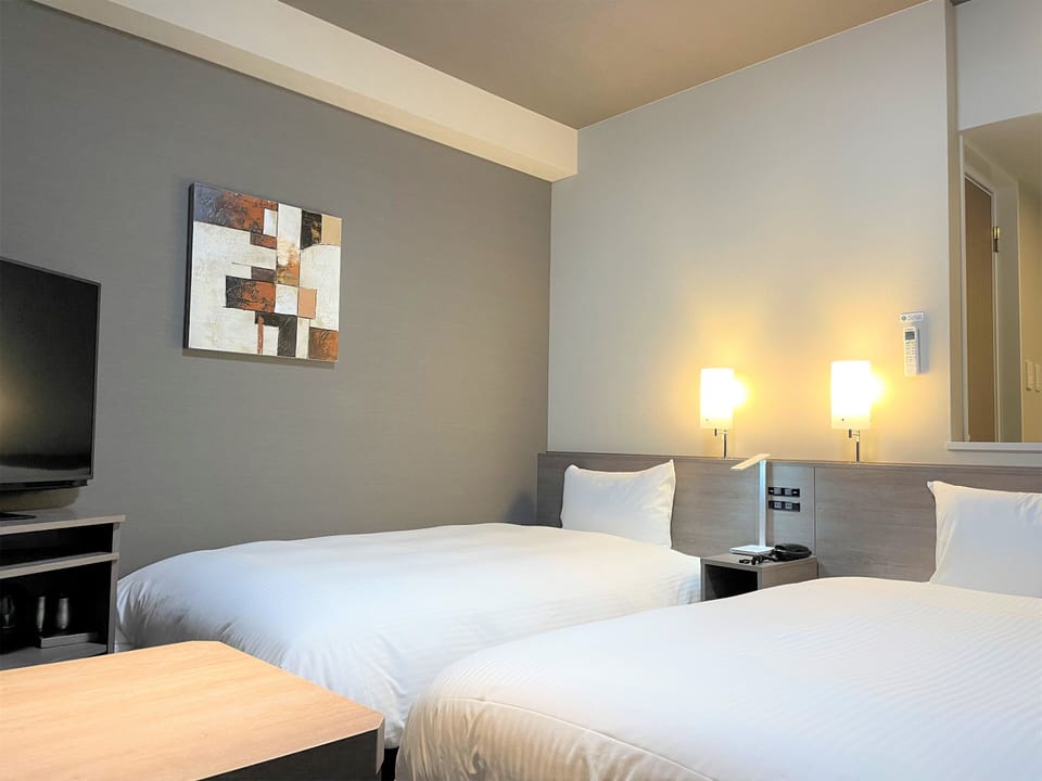 Comfort Twin Room, Non Smoking | Desk, iron/ironing board (on request), WiFi (free), bed sheets