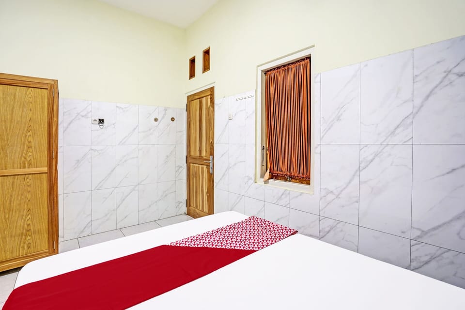 Standard Double Room | In-room safe, desk, laptop workspace, free WiFi
