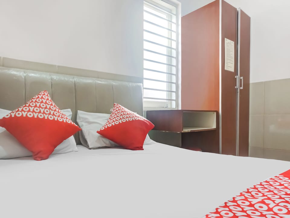 Standard Double Room | Desk, WiFi (free), bed sheets