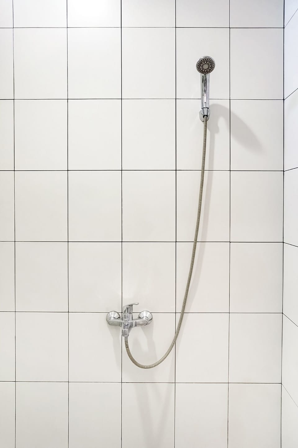 Standard Twin Room | Bathroom | Shower, towels, toilet paper
