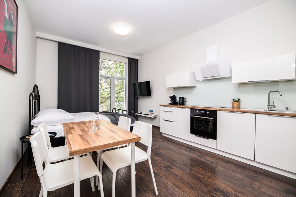 Apartment | Living room | 42-inch flat-screen TV with cable channels, TV