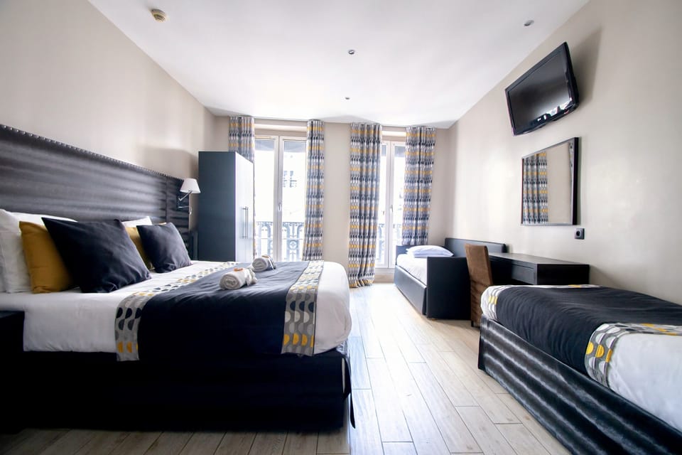 Family Room | Premium bedding, minibar, in-room safe, desk