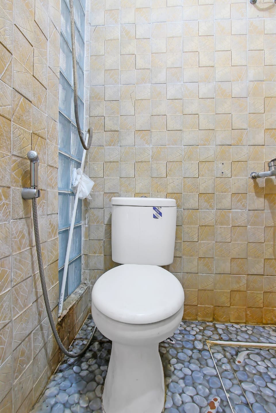 Standard Double Room | Bathroom | Shower, towels, toilet paper