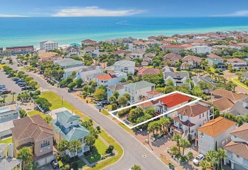 House, 6 Bedrooms | Aerial view