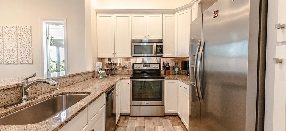 House, 6 Bedrooms | Private kitchen | Fridge, oven, coffee/tea maker, toaster