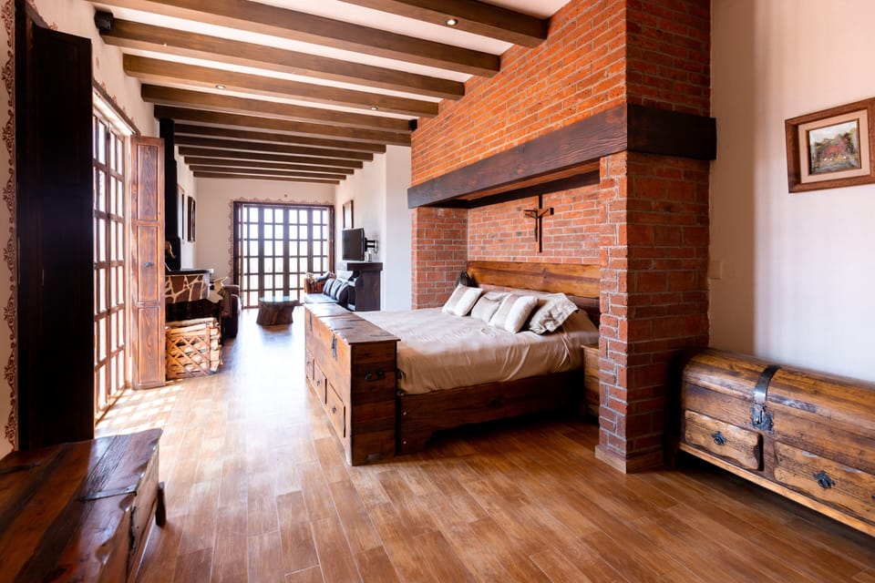 Senior Room | WiFi (free), individually decorated, individually furnished, bed sheets