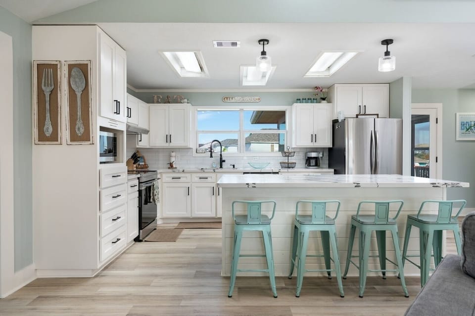 House, 4 Bedrooms | Private kitchen | Coffee/tea maker, fridge, toaster