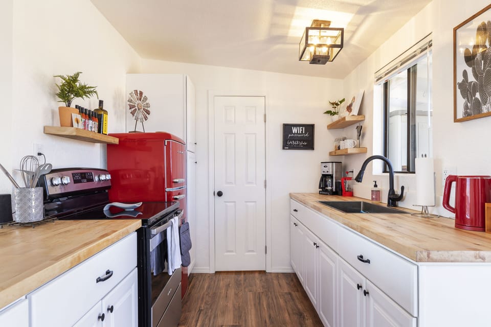 House, 3 Bedrooms | Private kitchen | Coffee/tea maker, fridge, oven