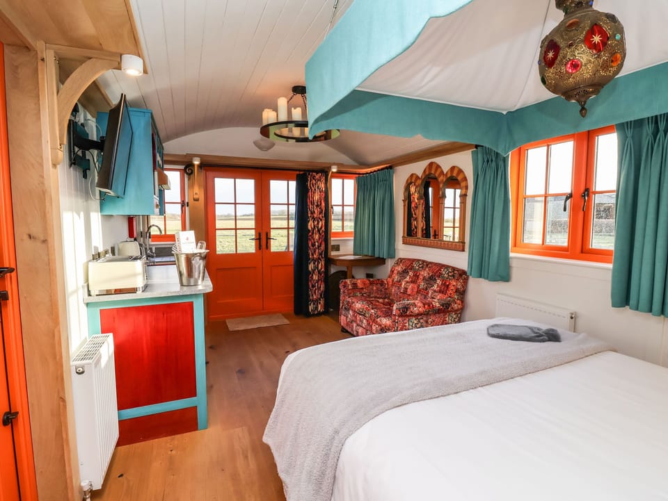 1 bedroom, individually decorated, individually furnished, free WiFi