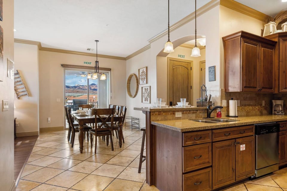 Condo, Multiple Beds, Balcony, Mountain View (Above It All) | Private kitchen | Fridge, microwave, oven, stovetop