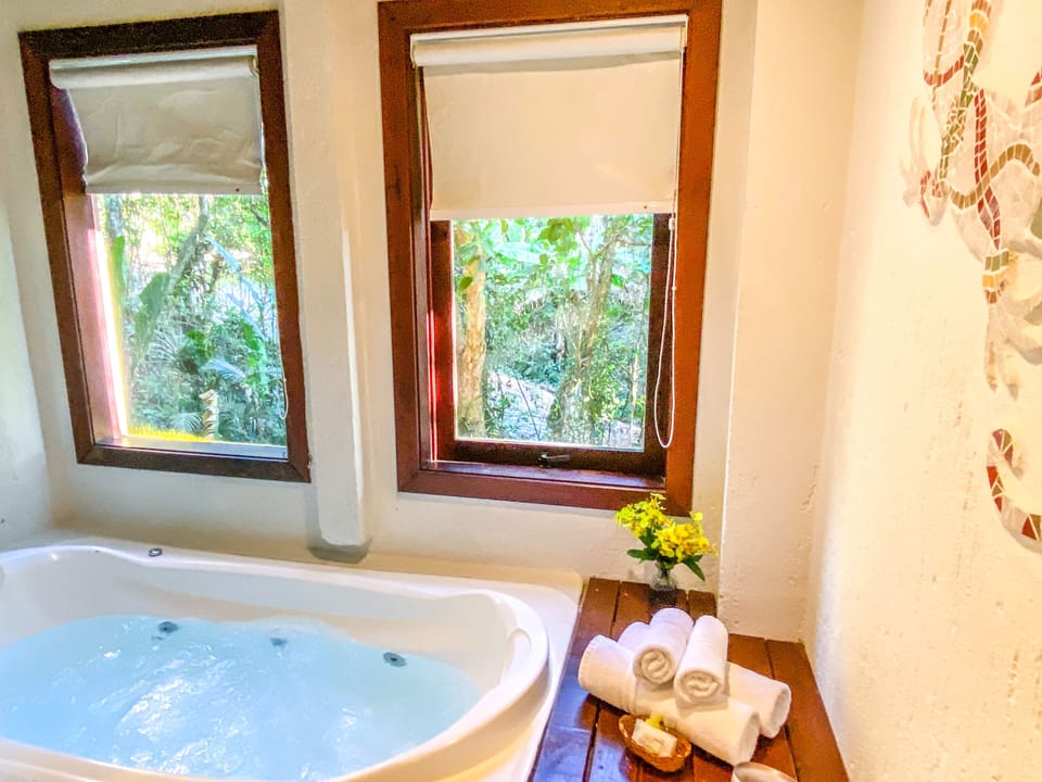 Luxury Suite | Premium bedding, minibar, in-room safe, iron/ironing board