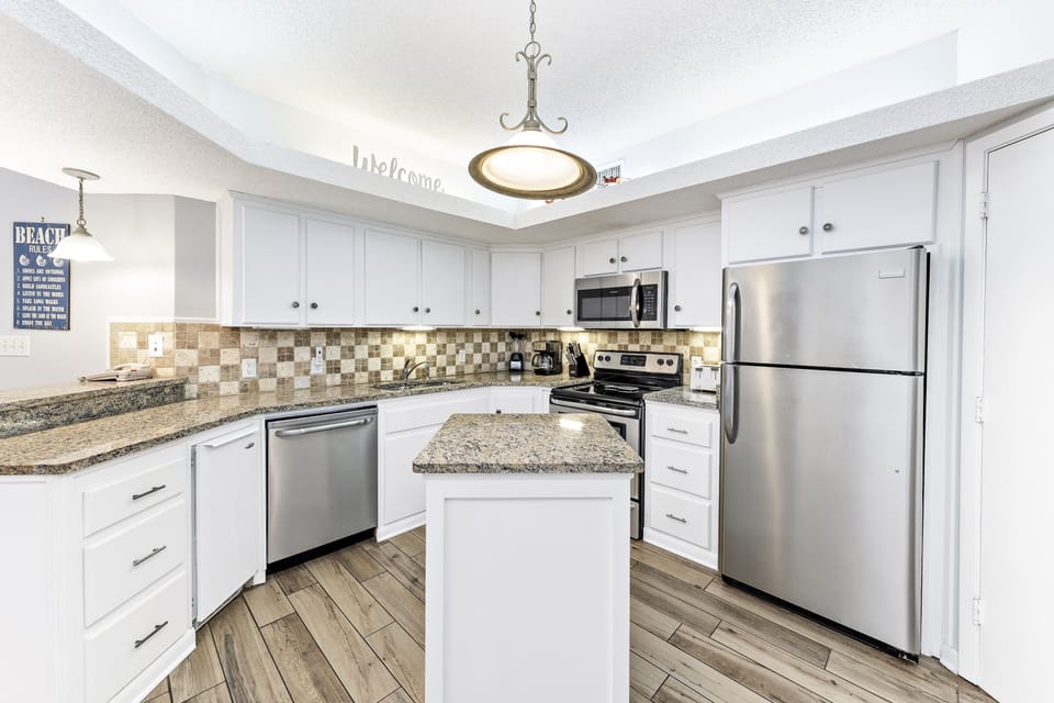 Signature Condo, 3 Bedrooms, Balcony, Beach View | Private kitchen | Fridge, microwave, oven, stovetop