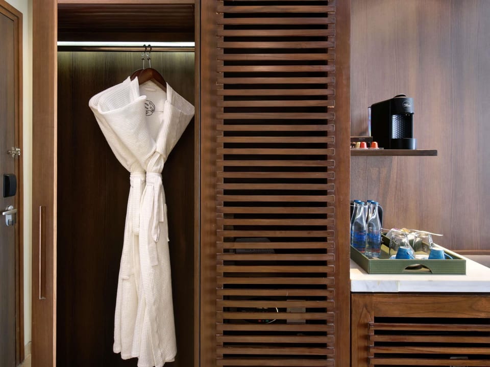 Deluxe Room, 1 King Bed, Pool Access | Premium bedding, minibar, in-room safe, desk