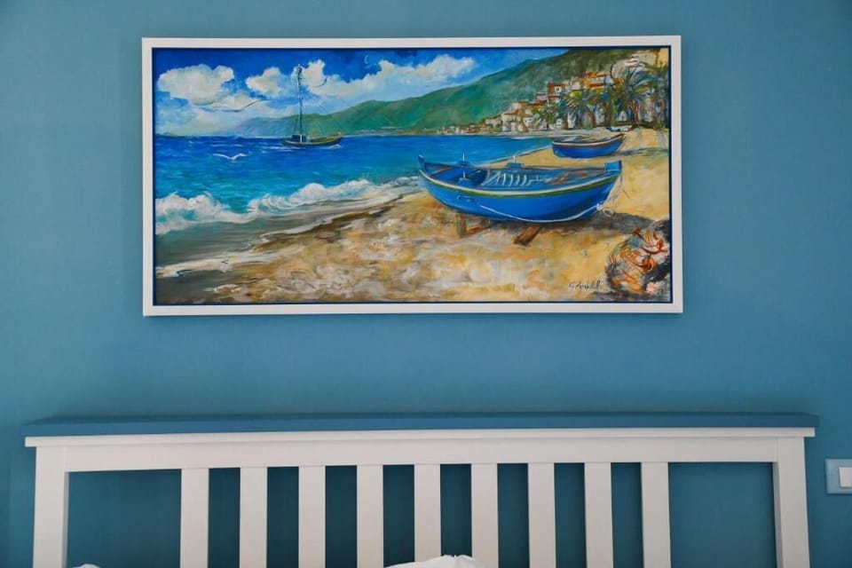 Deluxe Room, 1 Bedroom, Non Smoking, Sea View | Desk, soundproofing, WiFi (free), bed sheets