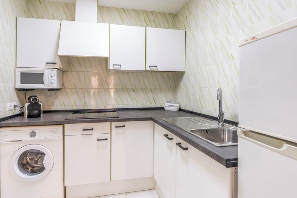Superior Apartment, 2 Bedrooms, Terrace | Private kitchen | Coffee/tea maker, full-size fridge, microwave, stovetop