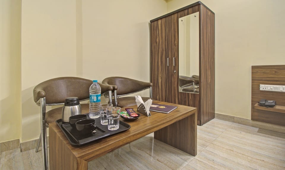 Deluxe Room | Desk