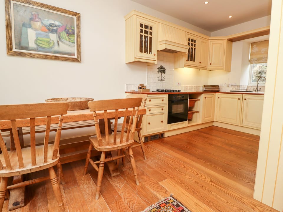 Cottage | Dining
