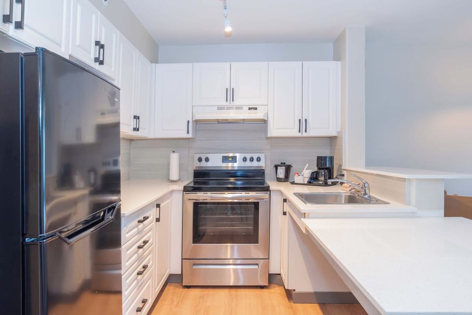 Fridge, microwave, stovetop, coffee/tea maker
