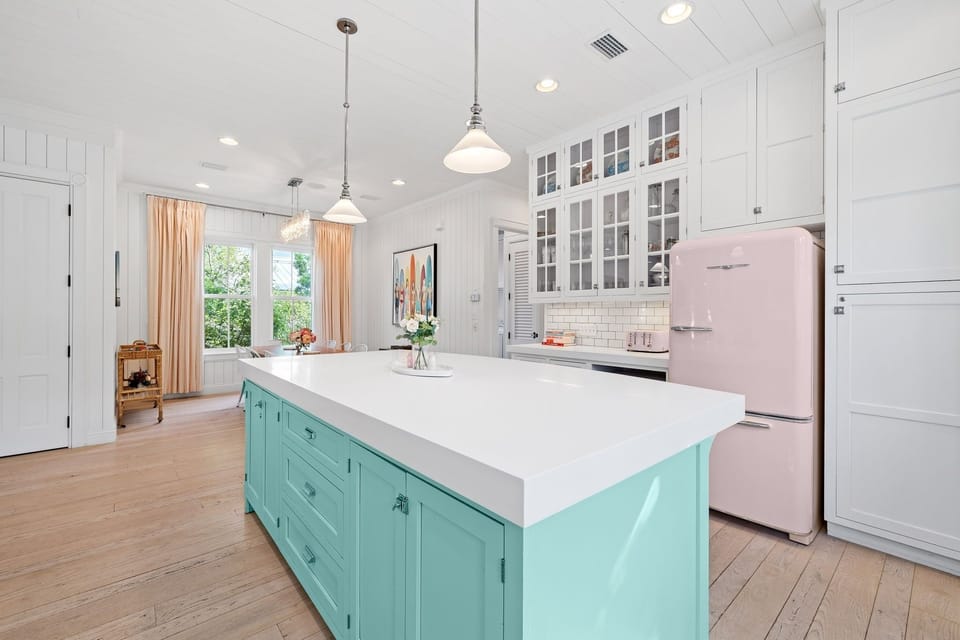 House, 4 Bedrooms | Private kitchen | Fridge, oven, coffee/tea maker, toaster