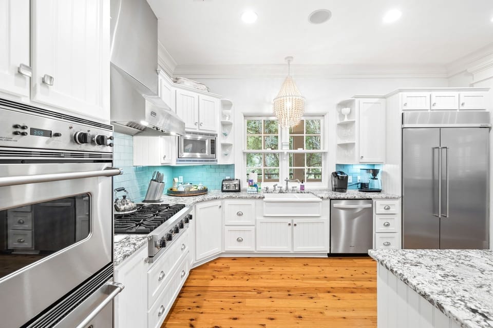 House, 5 Bedrooms | Private kitchen | Fridge, oven, coffee/tea maker, toaster
