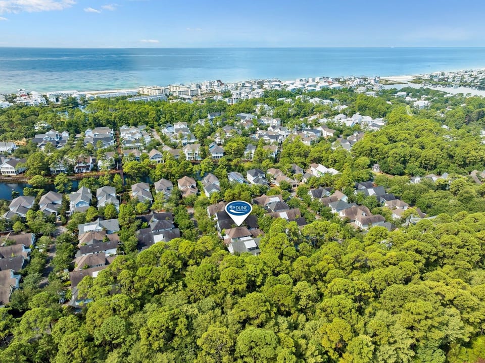 House, 4 Bedrooms | Aerial view