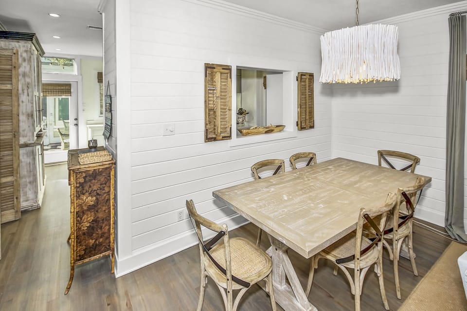 House, 4 Bedrooms | Dining