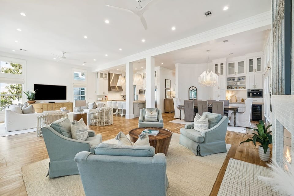 House, 6 Bedrooms | Living area