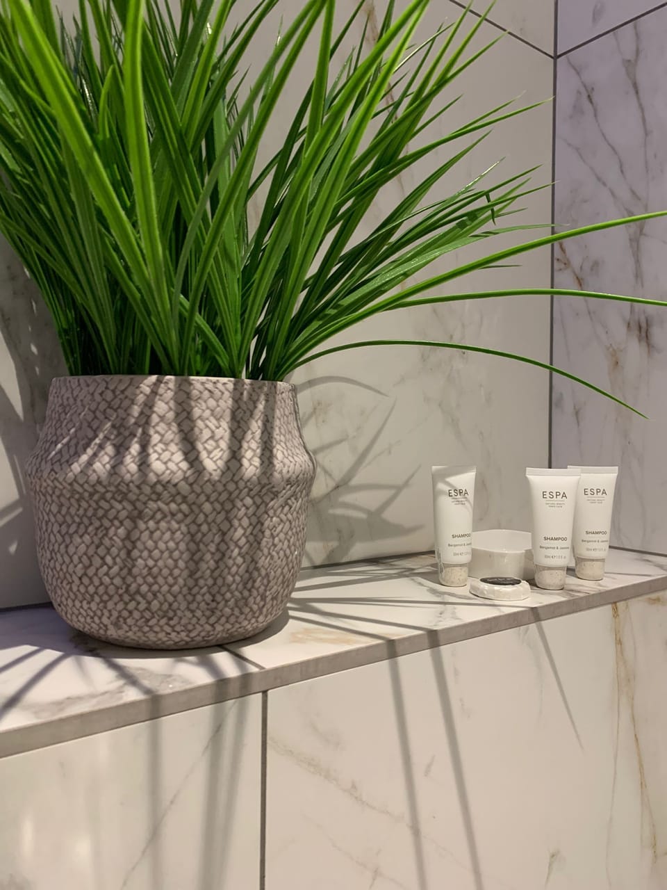 Deluxe Triple Room | Bathroom | Hair dryer, towels, soap, shampoo