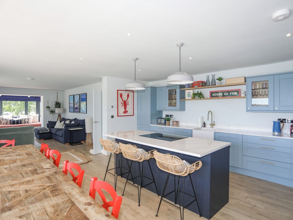 Cottage | Private kitchen | Fridge, dishwasher, electric kettle, toaster