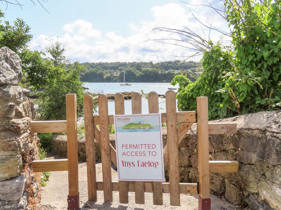 Cottage | Property grounds