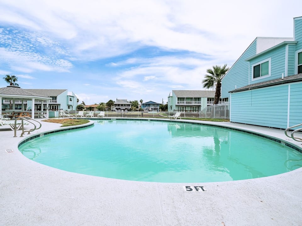 Condo (2 Bedrooms) | Property amenity