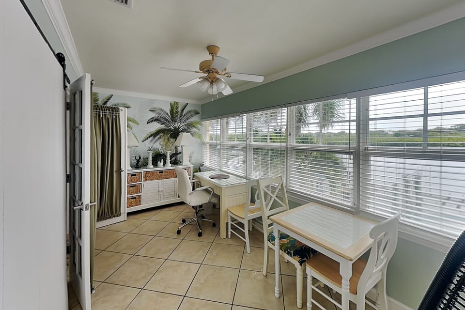 Condo (2 Bedrooms) | Property amenity