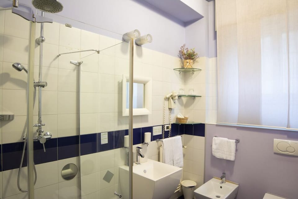 Junior Suite | Bathroom | Eco-friendly toiletries, hair dryer, towels, soap