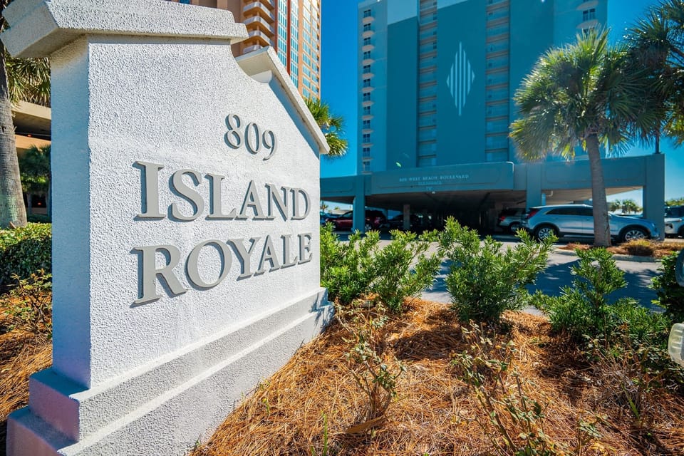 Condo, 2 Bedrooms | Property grounds