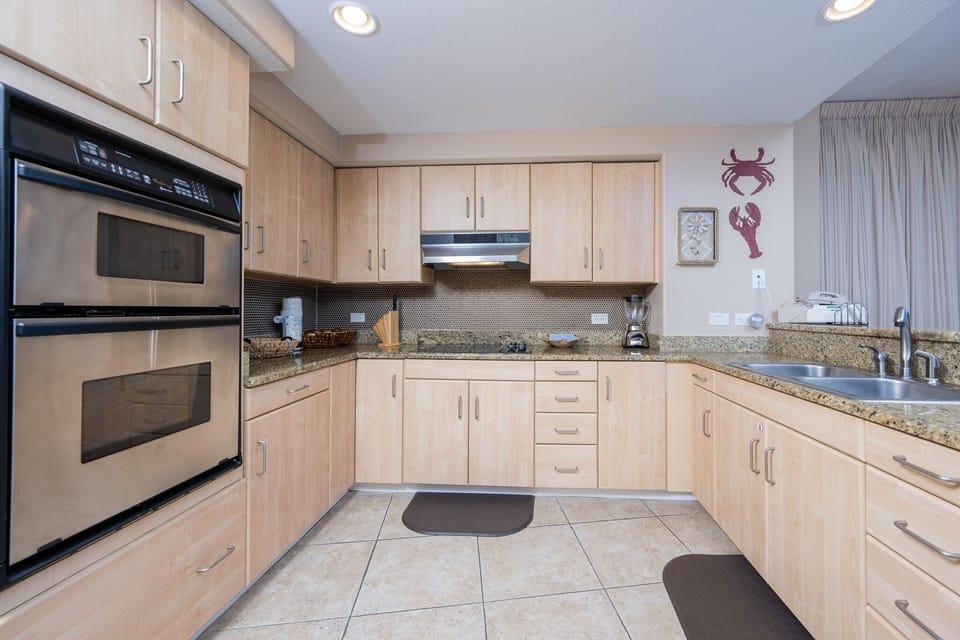 Condo, 3 Bedrooms | Private kitchen | Coffee/tea maker, fridge, oven