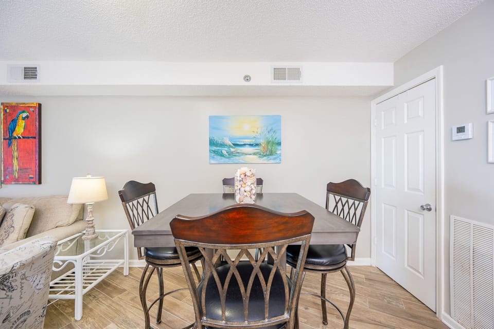 Condo, 2 Bedrooms | Dining
