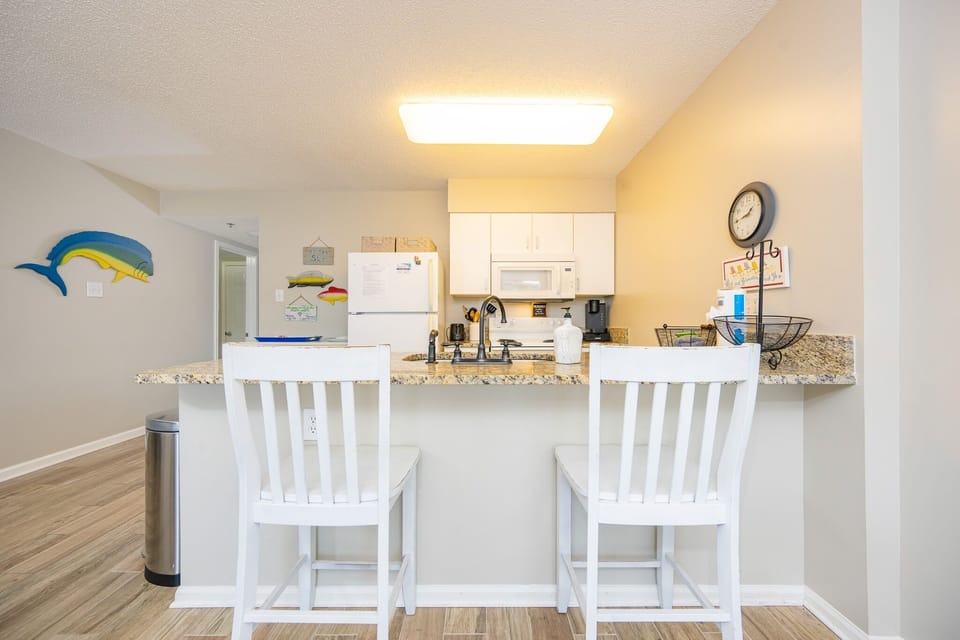 Condo, 2 Bedrooms | Private kitchen | Fridge, oven, coffee/tea maker