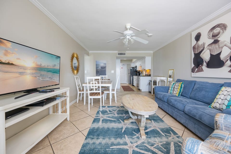 Condo, 2 Bedrooms | Living area