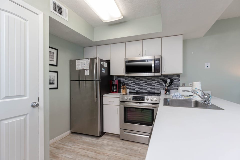 Condo, 1 Bedroom | Private kitchen | Coffee/tea maker, fridge, oven