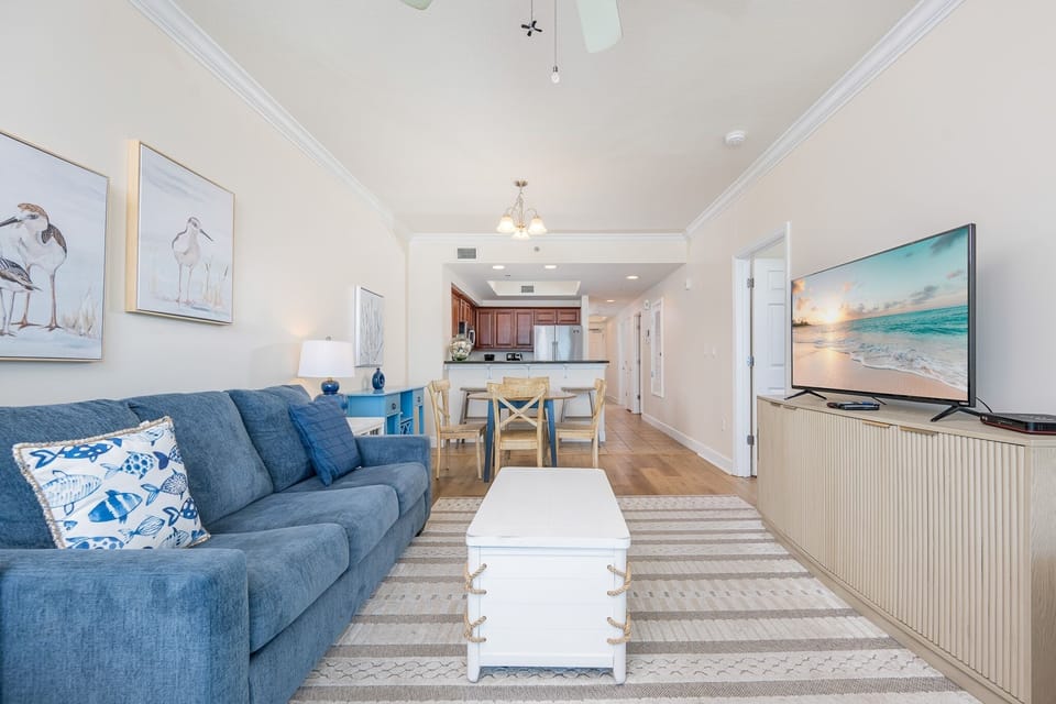 Condo, 3 Bedrooms | Living area