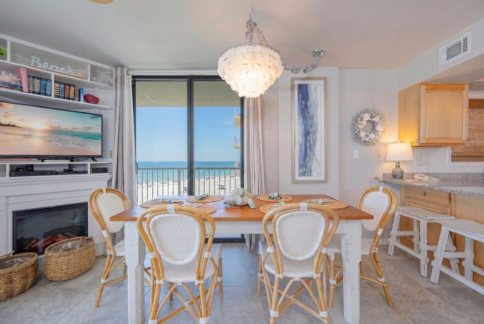 Condo, 3 Bedrooms | Dining