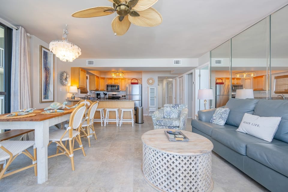Condo, 3 Bedrooms | Living area