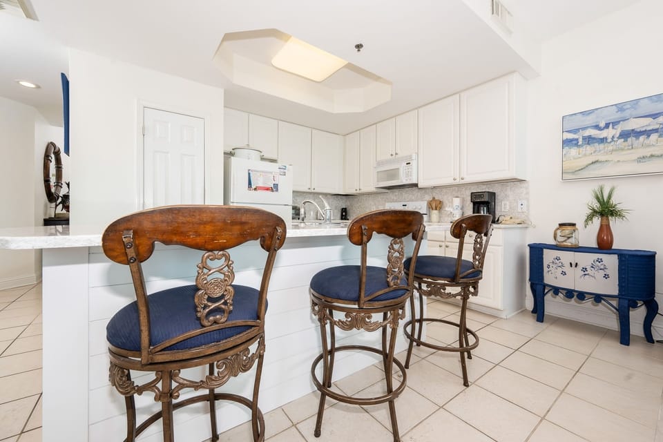 Condo, 3 Bedrooms | Private kitchen | Coffee/tea maker, fridge, oven