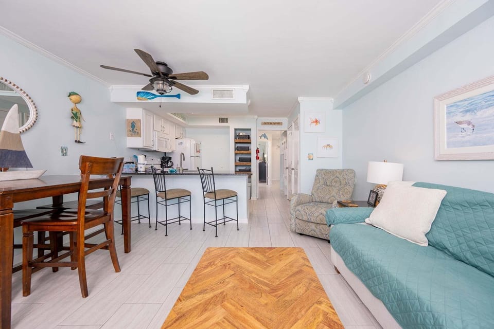 Condo, 1 Bedroom | Living area