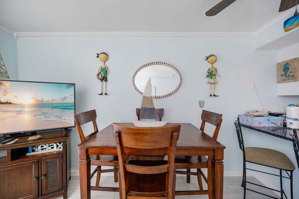 Condo, 1 Bedroom | Dining