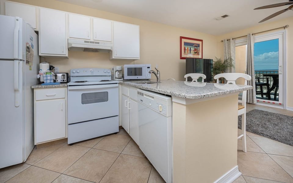 Condo, 1 Bedroom | Private kitchen | Coffee/tea maker, fridge, oven